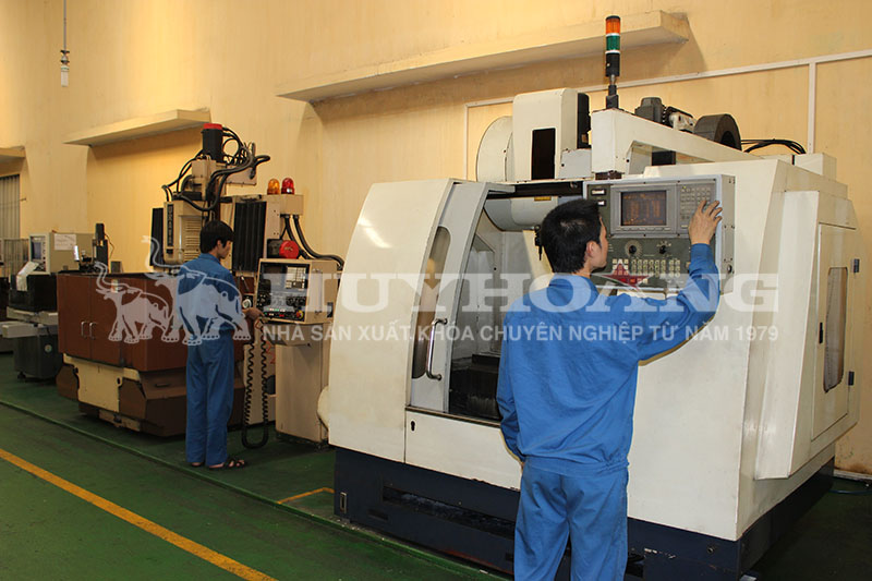 Khóa Huy Hoàng – Xưởng Khuôn Mẫu